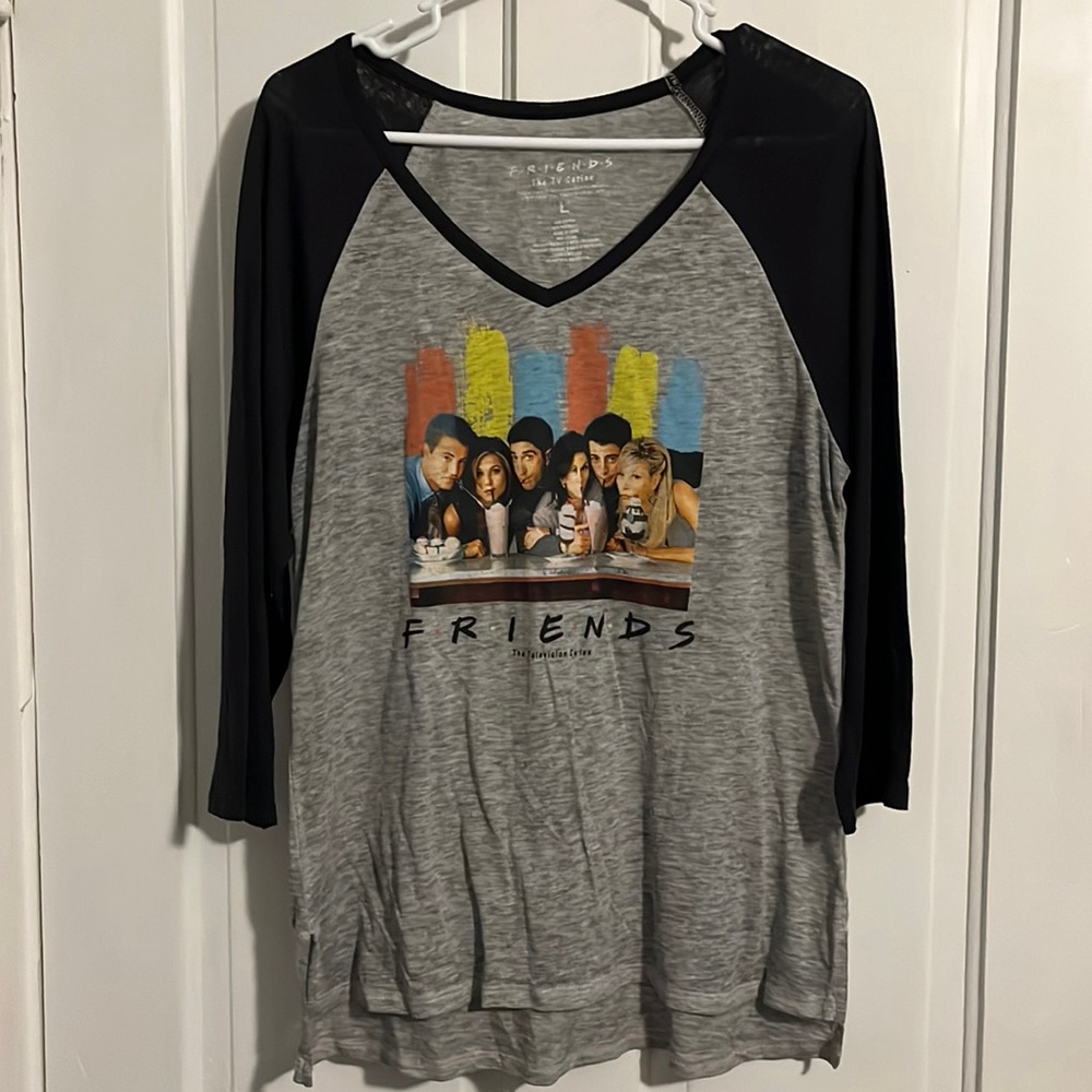 FRIENDS comfy longsleeve tee!